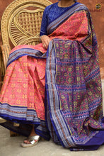 Load image into Gallery viewer, Rudraksha border motif on Sharmila Sambalpuri Bandha cotton saree — close-up of Bhulia weaver craftsmanship, Odisha
