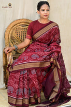 Load image into Gallery viewer, Vintage border and shankh motif close-up — Shri Sambalpuri double ikat cotton saree maroon, Pasapali
