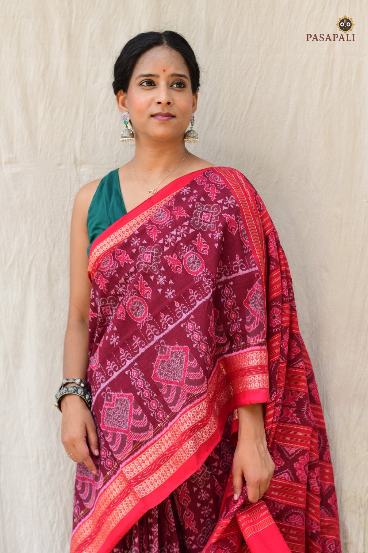 Shubhashree maroon Sambalpuri handloom saree — full flat lay showing body, border and pallu together, Pasapali