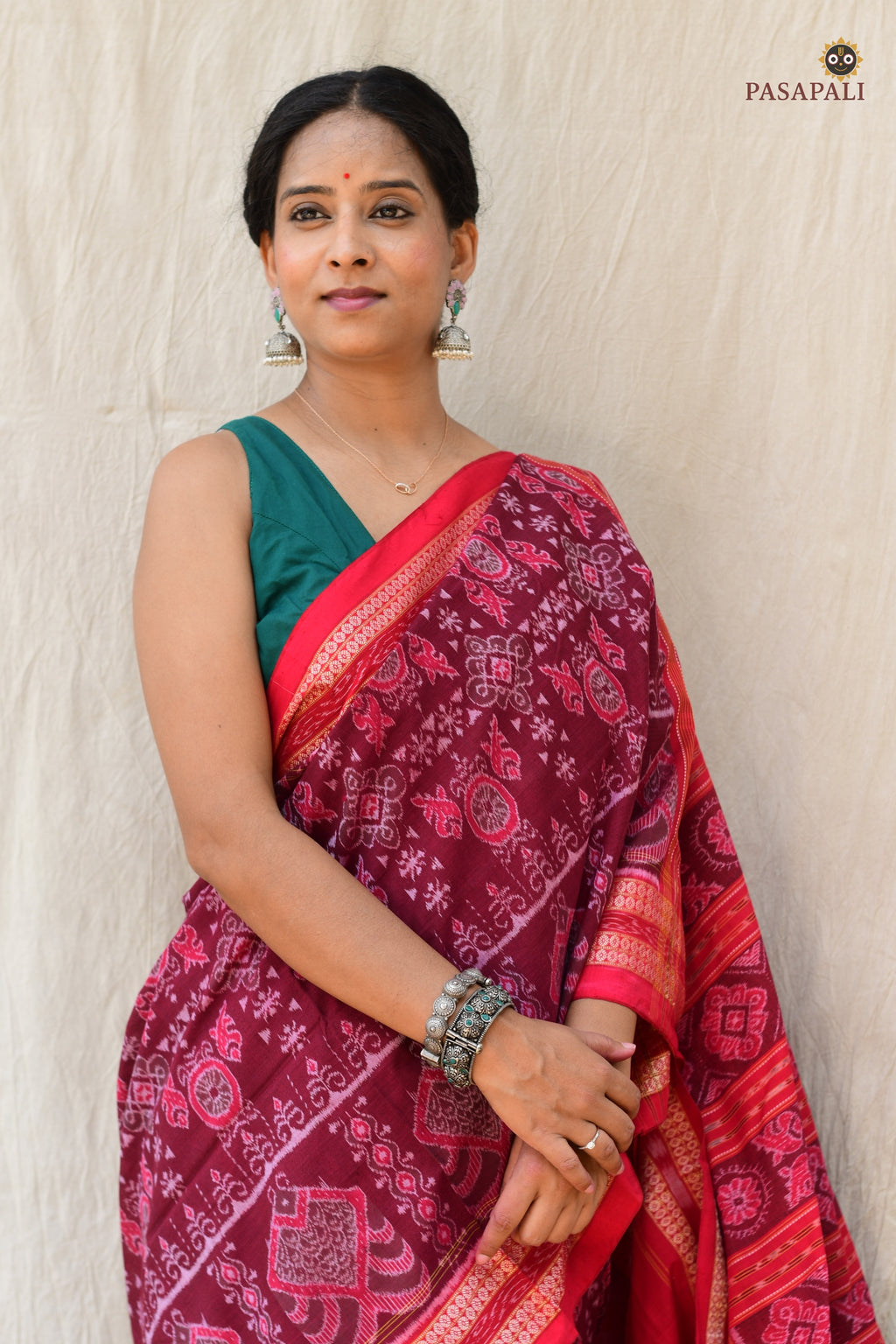 Shubhashree Sambalpuri handloom saree — close-up of Rudraksha border in red and maroon mercerized cotton, Pasapali