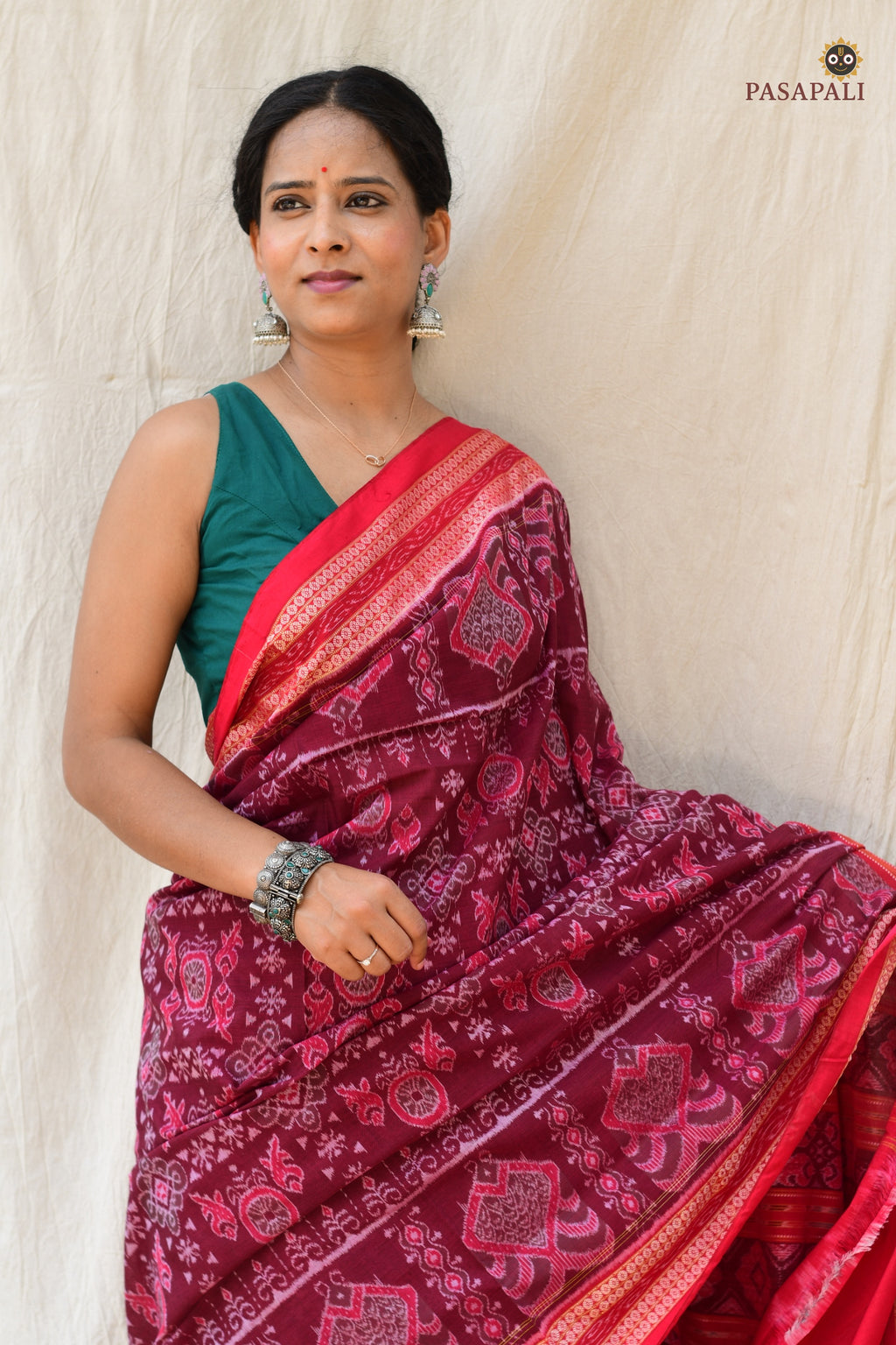 Shubhashree Sambalpuri Bandha saree — body weave detail showing all-over jhoti and flower motifs, Pasapali Odisha