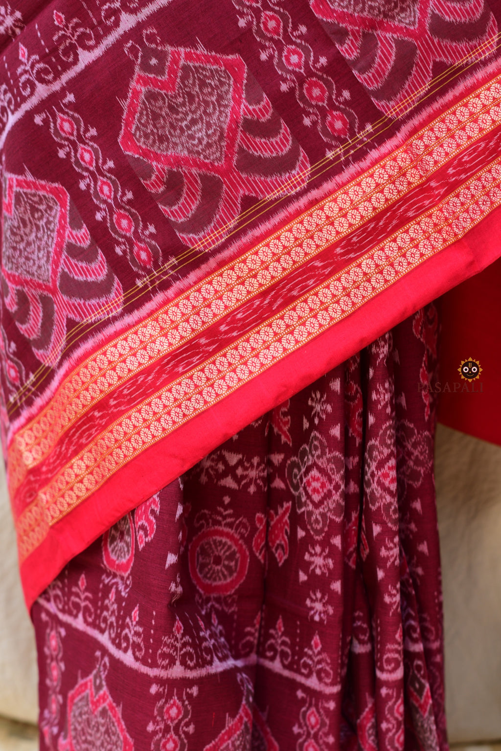 Shubhashree Sambalpuri Bandha saree — motif detail of shankha and fish forms aligned across warp and weft, Pasapali