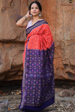 Load image into Gallery viewer, Flower motif pallu detail of Shvetra Sambalpuri Bandha mercerized cotton saree by Pasapali
