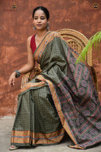 Load image into Gallery viewer, Smritirekha GI certified Sambalpuri cotton saree pallu with flower motifs — Pasapali handloom
