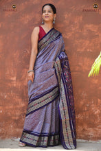 Load image into Gallery viewer, Sutrabandha navy blue fish motif border close-up — GI certified Sambalpuri Bandha saree by Pasapali
