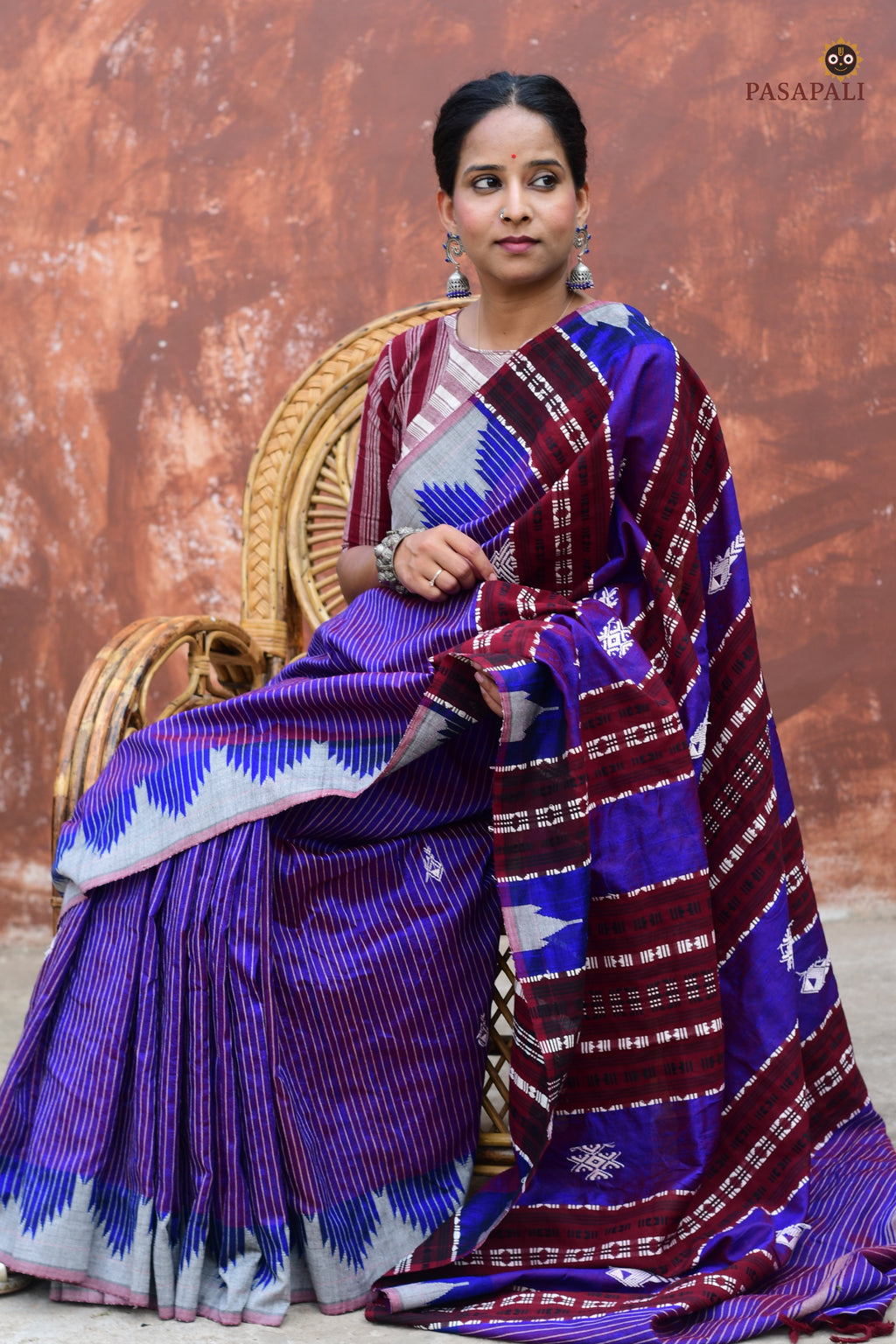 Tamasa Kotpad saree border close-up — phoda kumbha interlocking technique in deep maroon, Mirgan weavers Odisha