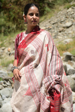 Load image into Gallery viewer, Vanajyoti beige Kotpad saree flat lay — natural dye Tussar Cotton Silk with tribal motifs, Pasapali
