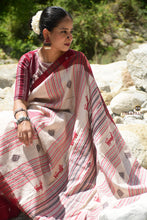 Load image into Gallery viewer, Vanajyoti Kotpad saree motif detail — fish and tribal geometric in vegetable dye, Mirgan weavers, Pasapali

