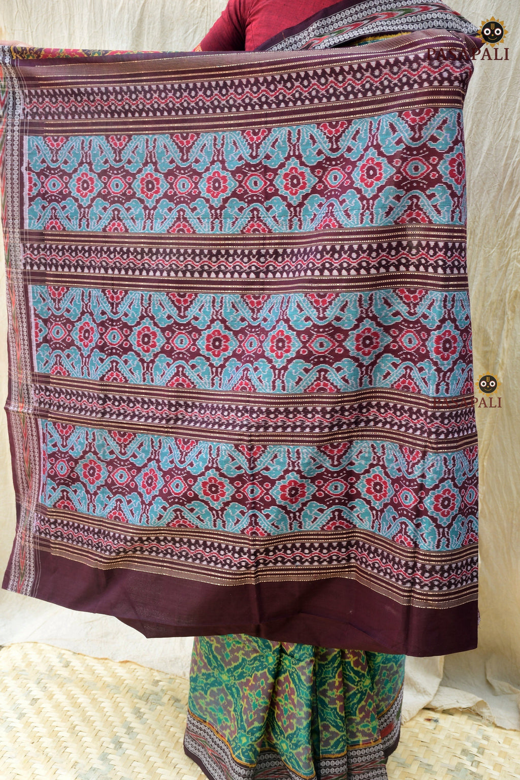 Front drape of Vanalata GI certified Sambalpuri cotton saree — green maroon Plula motif, Pasapali