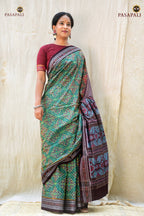 Vanalata Sambalpuri cotton saree pallu detail — Plula flower motif in green and maroon, Bandha ikat, Pasapali