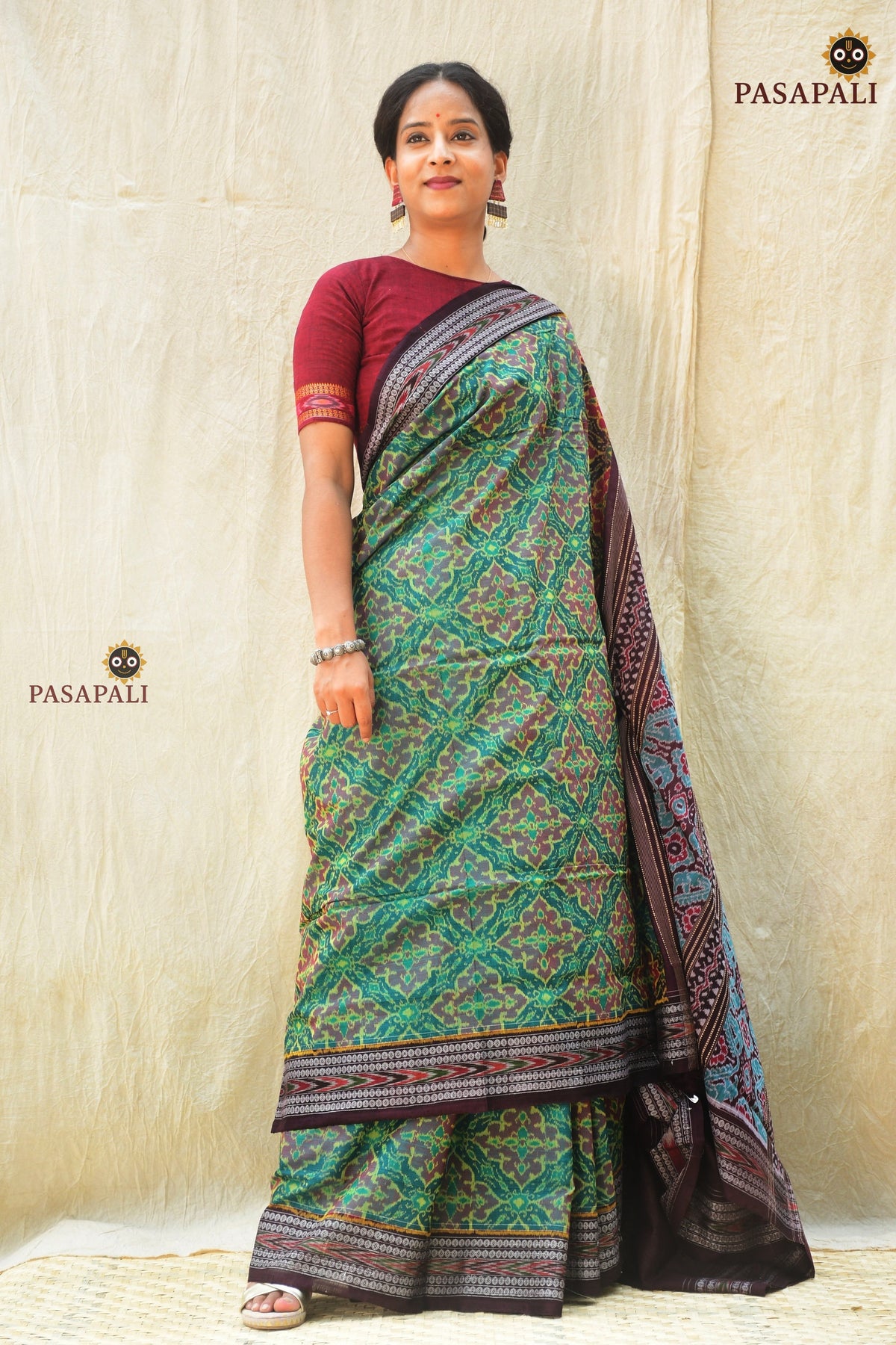 Body weave detail of Vanalata green Sambalpuri Bandha saree — Plula motif, double ikat, Bhulia weavers Odisha