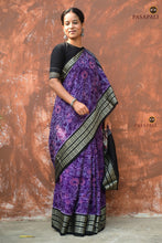 Load image into Gallery viewer, Mercerized cotton texture detail of Vasundhara — Sambalpuri Bandha saree with 120×120 thread count. Pasapali.
